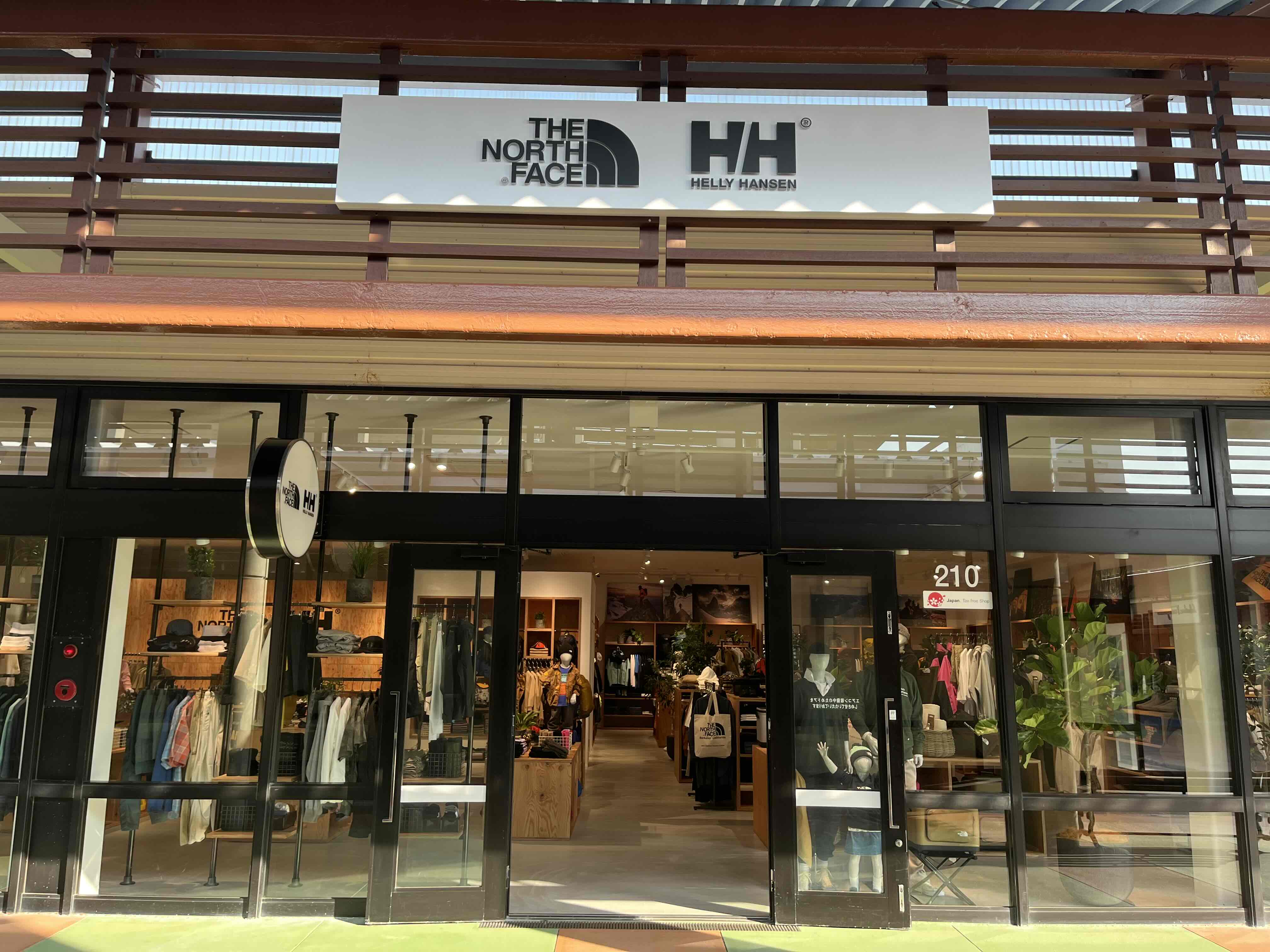 THE NORTH FACE/HELLY HANSEN