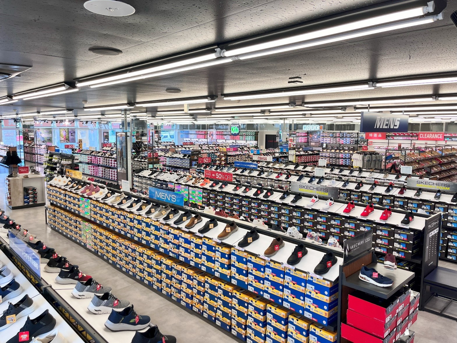 スケッチャーズ 沖縄アウトレットモールあしびなー店